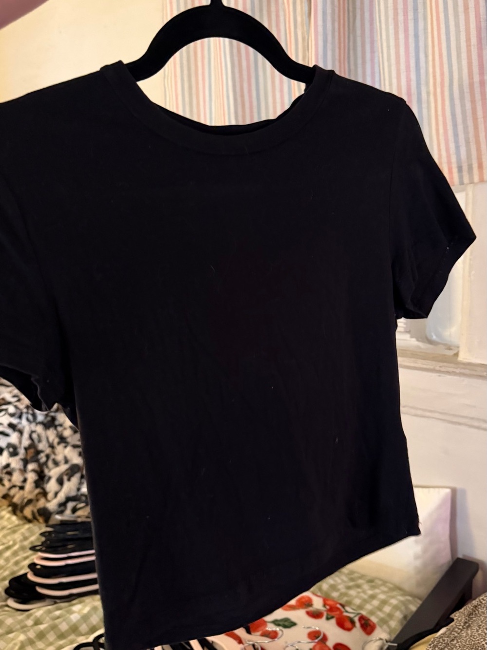 Source Unknown Black Short Sleeve Crew Neck Tee - Women's